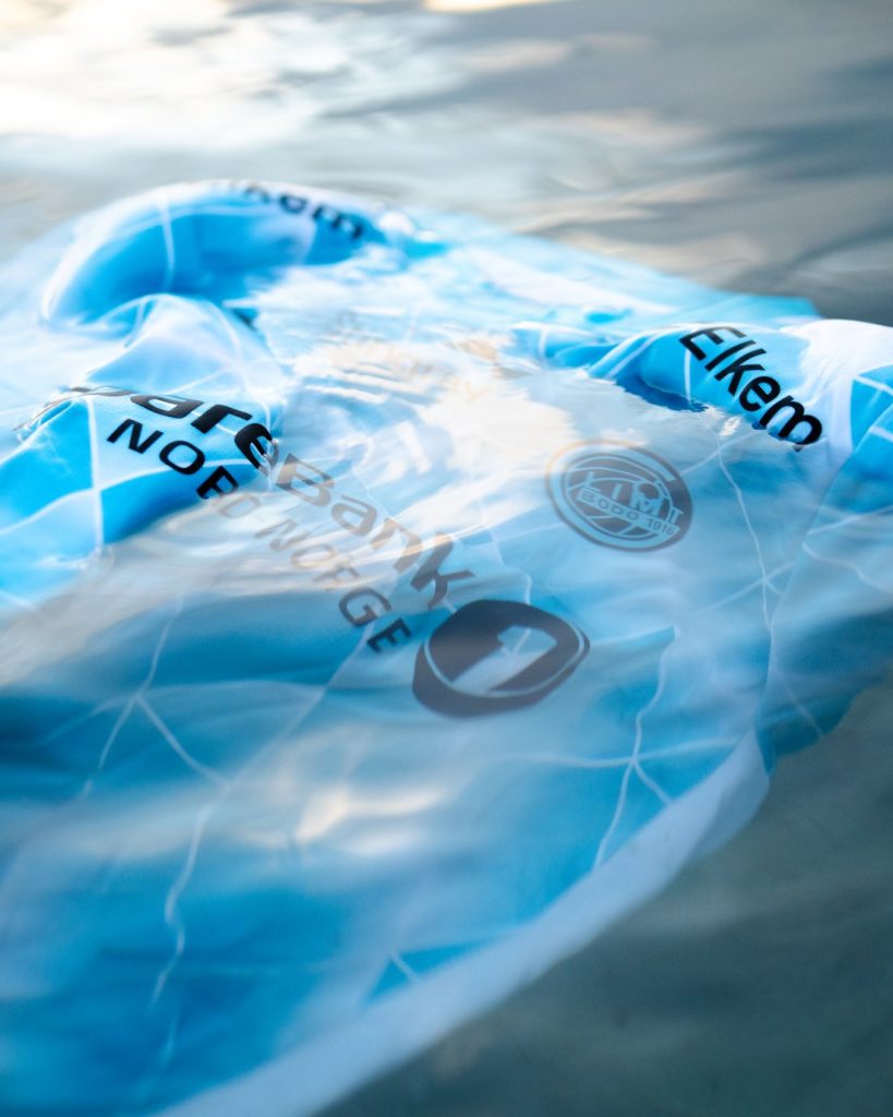 插图2–2025 赛季第三球衣——蓝色调光谱–博德闪耀中文站